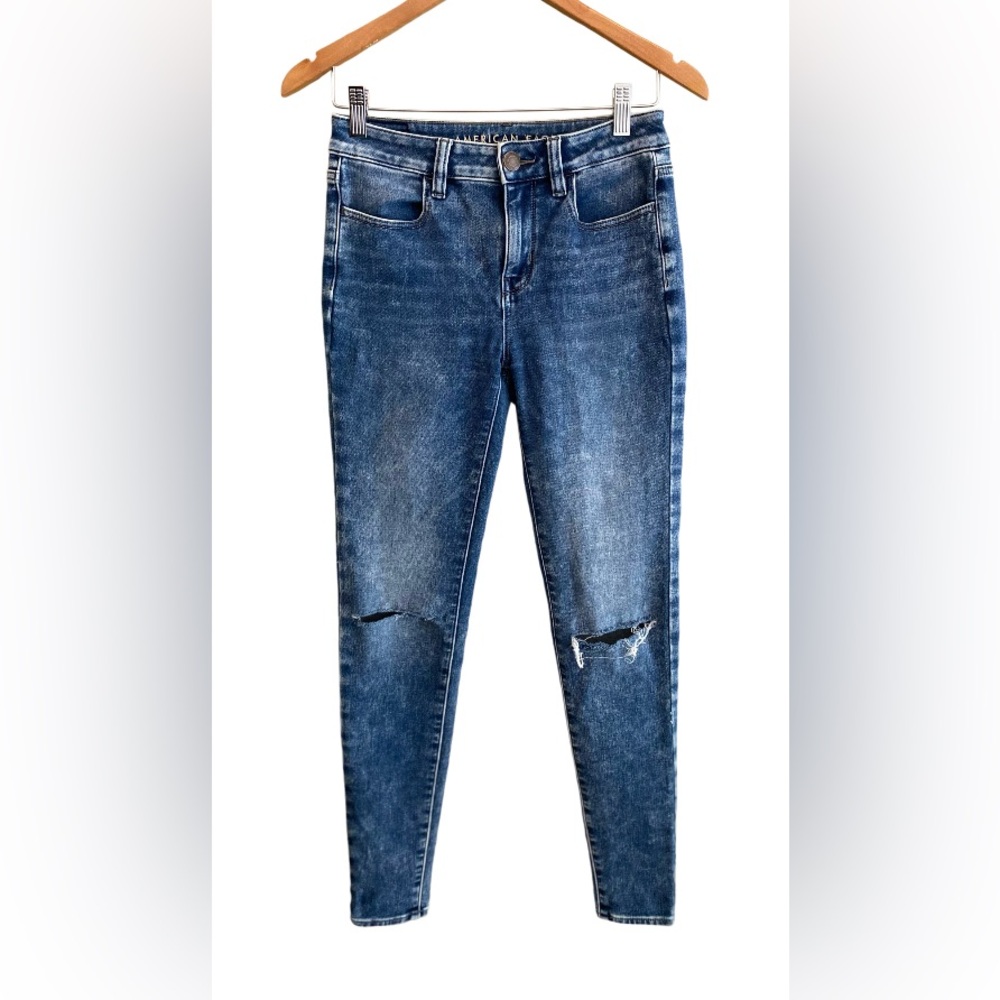 American Eagle Outfitters: Distressed Hi- Rise Jegging Denim Jeans Medium Washed